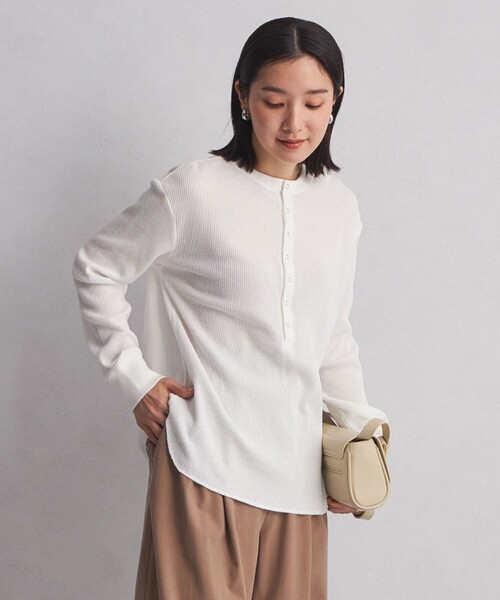 green label relaxing（グリーンレーベルリラクシング）の「＜at ease＞ヘンリーネック ワッフル プルオーバー カットソー（Tシャツ/カットソー・レディース・ダークグレー/ナチュラル/オフホワイト/ダークブラウン・FREE）」の2枚目の写真
