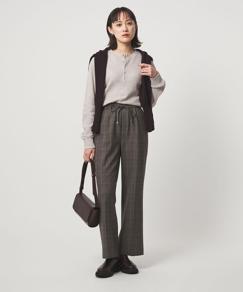 green label relaxing（グリーンレーベルリラクシング）の「＜at ease＞ヘンリーネック ワッフル プルオーバー カットソー（Tシャツ/カットソー・レディース・ダークグレー/ナチュラル/オフホワイト/ダークブラウン・FREE）」の17枚目の写真