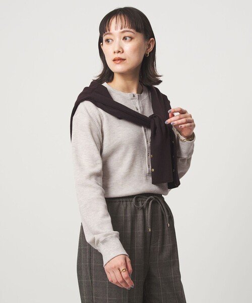 green label relaxing（グリーンレーベルリラクシング）の「＜at ease＞ヘンリーネック ワッフル プルオーバー カットソー（Tシャツ/カットソー・レディース・ダークグレー/ナチュラル/オフホワイト/ダークブラウン・FREE）」の19枚目の写真