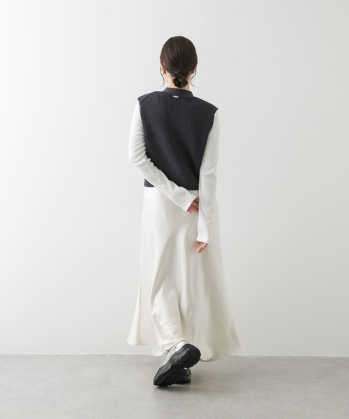 SENSE OF PLACE by URBAN RESEARCH（センスオブプレイスバイアーバンリサーチ）の「クロップドニットベスト（ベスト・レディース・チャコールグレー/アイボリー/ネイビー・ONE）」の7枚目の写真