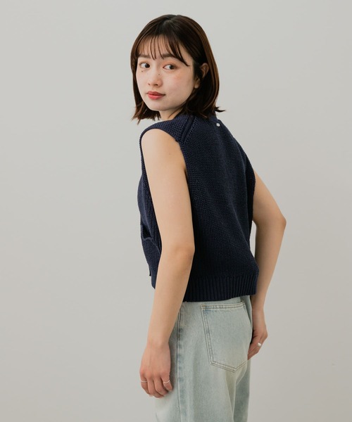 SENSE OF PLACE by URBAN RESEARCH（センスオブプレイスバイアーバンリサーチ）の「クロップドニットベスト（ベスト・レディース・チャコールグレー/アイボリー/ネイビー・ONE）」の9枚目の写真