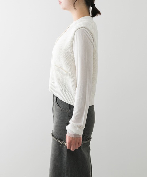 SENSE OF PLACE by URBAN RESEARCH（センスオブプレイスバイアーバンリサーチ）の「クロップドニットベスト（ベスト・レディース・チャコールグレー/アイボリー/ネイビー・ONE）」の16枚目の写真