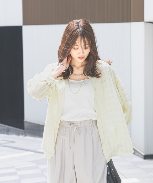 GLOBAL WORK（グローバルワーク）の「アソート柄シアーシャツ/288604（シャツ/ブラウス・レディース・グリーン系その他2/ブラック/ライトベージュ/アイボリー/ブルー系その他3・MEDIUM/LARGE）」の4枚目の写真