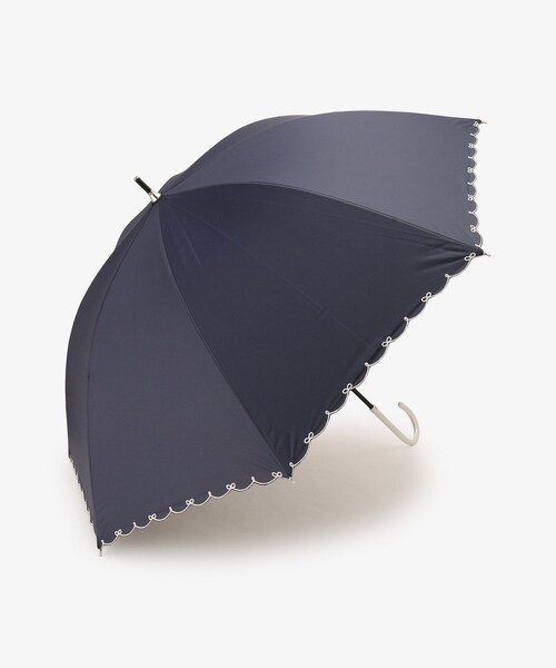 Afternoon Tea（アフタヌーンティー）の「【UVカット率・遮光率100%生地使用】スカラップリボン刺繍晴雨兼用長傘 日傘（長傘・レディース・ネイビー/ブルー/オフホワイト・ONE SIZE）」の2枚目の写真