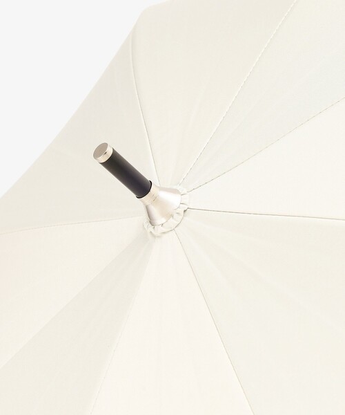 Afternoon Tea（アフタヌーンティー）の「【UVカット率・遮光率100%生地使用】スカラップリボン刺繍晴雨兼用長傘 日傘（長傘・レディース・ネイビー/ブルー/オフホワイト・ONE SIZE）」の7枚目の写真