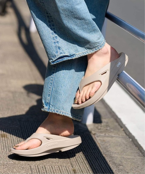 FRAMeWORK（フレームワーク）の「≪追加≫OOFOS/ウーフォス ORIGINAL（サンダル・レディース・ブラック/ベージュ・23cm/24cm/25cm）」の4枚目の写真