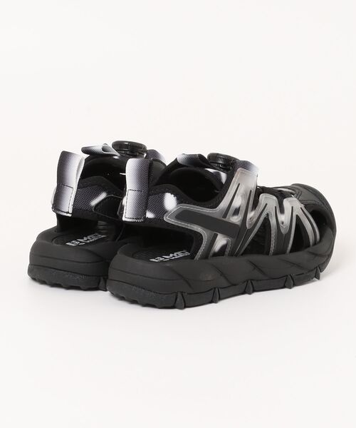 MAD FOOT（マッドフット）の「MADFOOT! マッドフット キッズ ダイヤルサンダル【幅広3E】脱ぎ履き簡単 スニーカーサンダル つま先ガード 子供靴 251008（サンダル・キッズ・ブラック系その他/ブラック×ブルー/ブラック×レッド・22.0cm/21.0cm/20.0cm/19.0cm/23.0cm）」の4枚目の写真