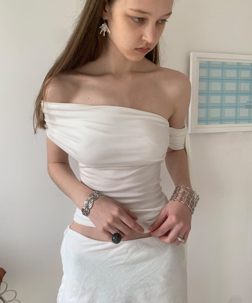 LONSLAN（ロンスラン）の「【LONSLAN】アシンメトリーオフショルダートップス LONW25s031（Tシャツ/カットソー・レディース・ブラック/ホワイト・M）」の3枚目の写真