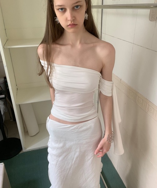 LONSLAN（ロンスラン）の「【LONSLAN】アシンメトリーオフショルダートップス LONW25s031（Tシャツ/カットソー・レディース・ブラック/ホワイト・M）」の8枚目の写真