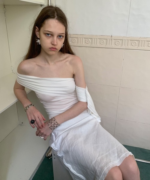 LONSLAN（ロンスラン）の「【LONSLAN】アシンメトリーオフショルダートップス LONW25s031（Tシャツ/カットソー・レディース・ブラック/ホワイト・M）」の10枚目の写真