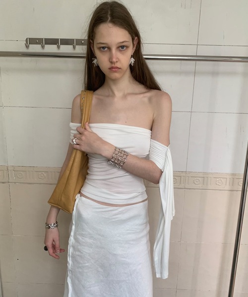 LONSLAN（ロンスラン）の「【LONSLAN】アシンメトリーオフショルダートップス LONW25s031（Tシャツ/カットソー・レディース・ブラック/ホワイト・M）」の11枚目の写真