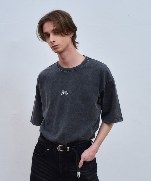 ajouter flow（アジューテフロー）の「【ajouter flow】vintage like logo print T-shirt（Tシャツ/カットソー・メンズ・グレー/ブラック・LARGE/MEDIUM）」の2枚目の写真