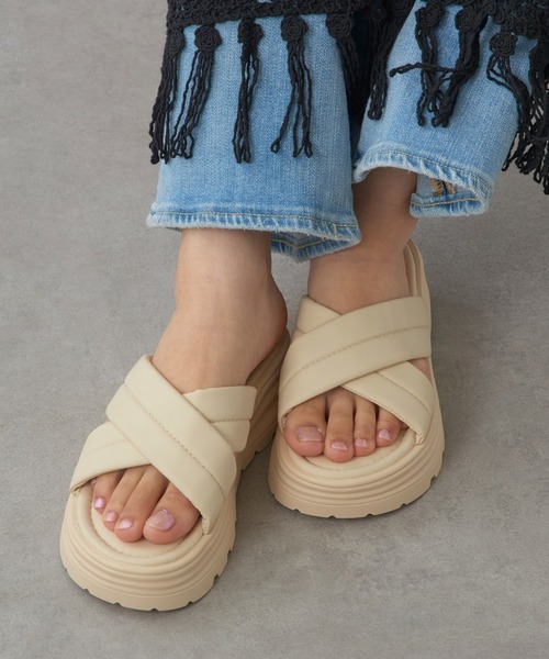 MAGASIN DE MODE Chou Chou(マガジンデモードシュシュ)の「【MAGASIN DE MODE Chou Chou】フラットソール カジュアルクロスサンダル KNF-TP※(サンダル・レディース・ベージュ/ブラック・39/38/37/36)」の2枚目の写真