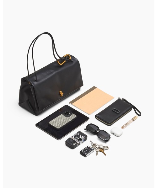 MARC JACOBS（マークジェイコブス）の「THE LARGE DUAL SHOULDER/ザ レザー デュアル ショルダー ラージ（ショルダーバッグ・レディース・ブラック/イエロー・ONE SIZE）」の5枚目の写真