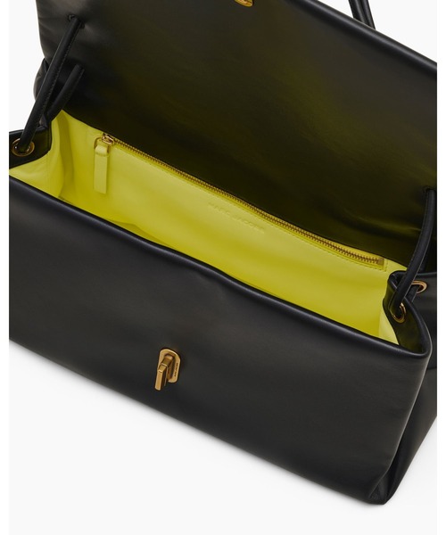MARC JACOBS（マークジェイコブス）の「THE LARGE DUAL SHOULDER/ザ レザー デュアル ショルダー ラージ（ショルダーバッグ・レディース・ブラック/イエロー・ONE SIZE）」の6枚目の写真