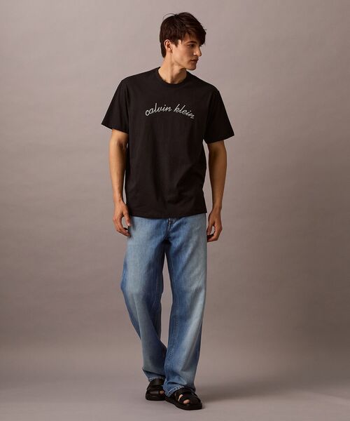 Calvin Klein(カルバン・クライン)の「【ユニセックス】グラフィック Tシャツ(Tシャツ/カットソー・メンズ・ホワイト/ブラック・L/M/S/XS)」の4枚目の写真