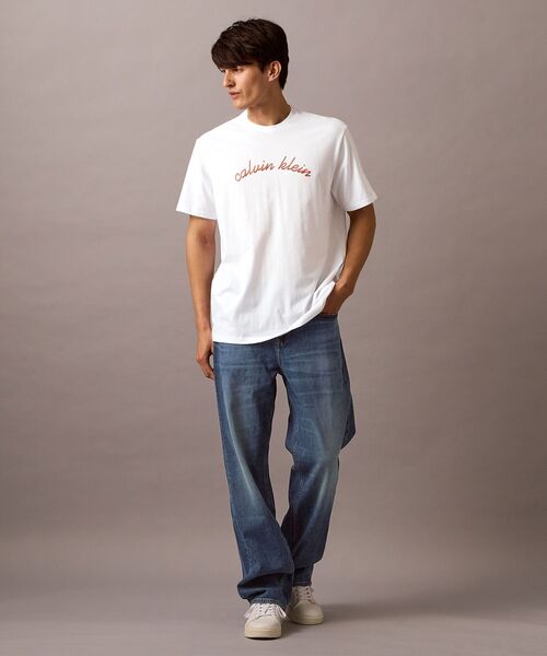 Calvin Klein(カルバン・クライン)の「【ユニセックス】グラフィック Tシャツ(Tシャツ/カットソー・メンズ・ホワイト/ブラック・L/M/S/XS)」の5枚目の写真
