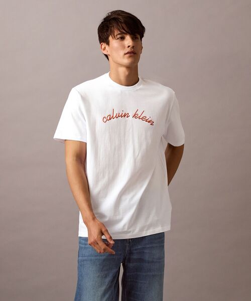 Calvin Klein(カルバン・クライン)の「【ユニセックス】グラフィック Tシャツ(Tシャツ/カットソー・メンズ・ホワイト/ブラック・L/M/S/XS)」の10枚目の写真