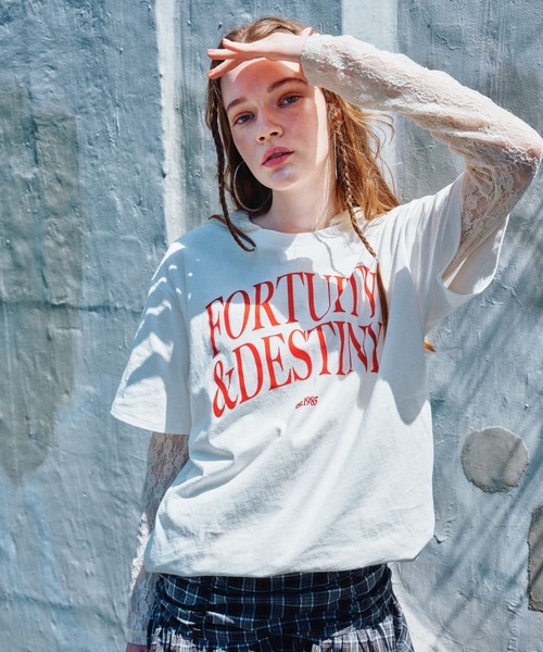 FOREVER 21（フォーエバー トゥエンティーワン）の「【2025SS】ビッグロゴTシャツ（Tシャツ/カットソー・レディース・オフホワイト/グレー/ブラック・FREE）」の2枚目の写真