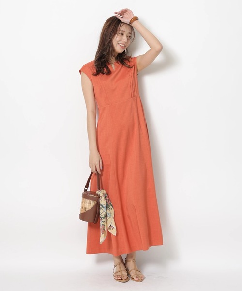 JUSGLITTY(ジャスグリッティー)の「ピンタックナローワンピース(ワンピース・レディース・ピンクベージュ/グリーン系その他2/オレンジ・0/1/2)」の5枚目の写真