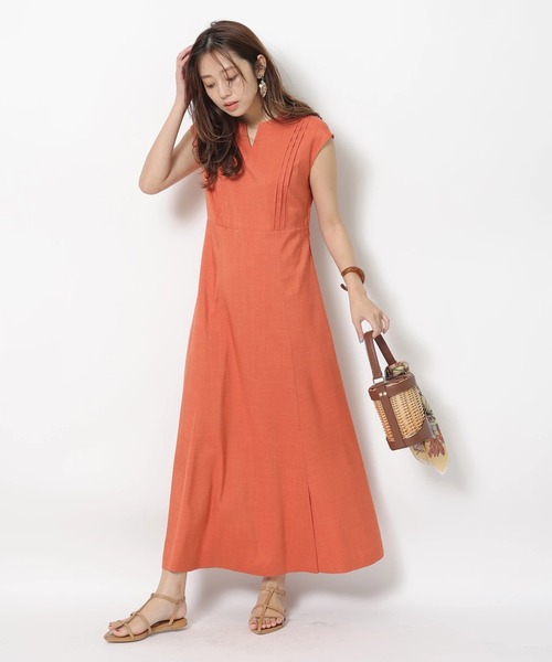 JUSGLITTY(ジャスグリッティー)の「ピンタックナローワンピース(ワンピース・レディース・ピンクベージュ/グリーン系その他2/オレンジ・0/1/2)」の6枚目の写真