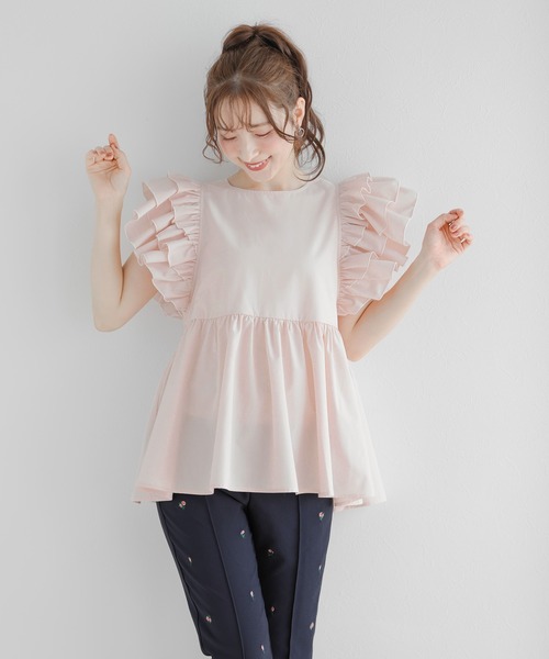 【新品タグ付き】fitmore ラッフルスリーブペプラムブラウス セール】ラッフルスリーブペプラムブラウス（シャツ/ブラウス