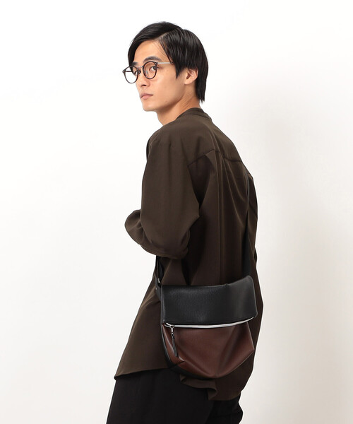 COMME CA ISM(コムサイズム)の「バイカラー ショルダー バッグ(ショルダーバッグ・メンズ・ブラック×グレー/ブラック系その他・FREE)」の4枚目の写真