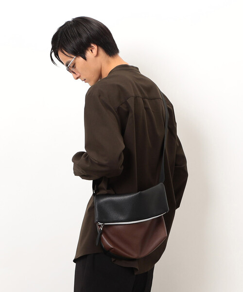 COMME CA ISM(コムサイズム)の「バイカラー ショルダー バッグ(ショルダーバッグ・メンズ・ブラック×グレー/ブラック系その他・FREE)」の1枚目の写真