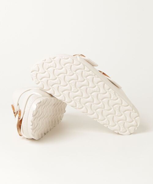 BIRKENSTOCK（ビルケンシュトック）の「ビルケンシュトック BIRKENSTOCK Arizona Big Buckle EVA Eggshell（サンダル・レディース・ホワイト・26.0cm/25.0cm/24.5cm/24.0cm/23.0cm）」の3枚目の写真