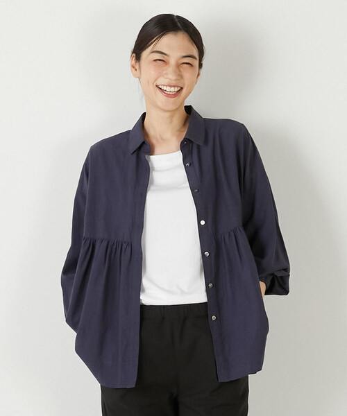 MELROSE claire（メルローズ クレール）の「【テンセル綿麻ローン切替ギャザーシャツ】（シャツ/ブラウス・レディース・オフホワイト/マスタード/ネイビー/ブラウン・FREE）」の3枚目の写真