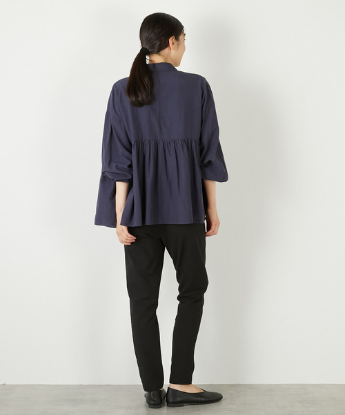 MELROSE claire（メルローズ クレール）の「【テンセル綿麻ローン切替ギャザーシャツ】（シャツ/ブラウス・レディース・オフホワイト/マスタード/ネイビー/ブラウン・FREE）」の9枚目の写真