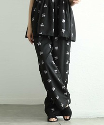 Sawa a la mode（サワアラモード）の「ミニフラワー刺繍セミワイドパンツ（その他パンツ・レディース）」