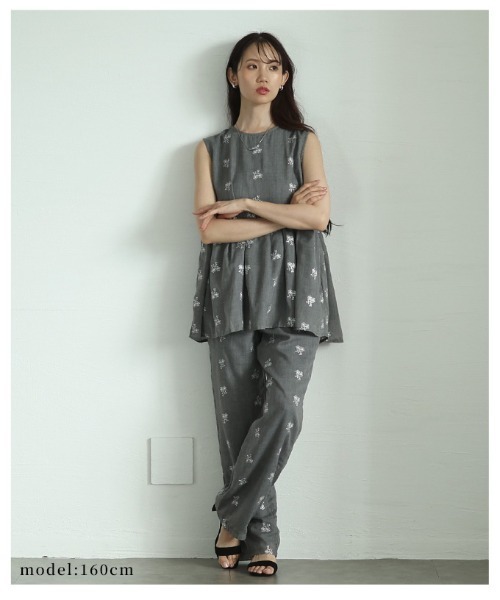 Sawa a la mode(サワアラモード)の「ミニフラワー刺繍セミワイドパンツ(その他パンツ・レディース・グレー/ブラック・FREE)」の14枚目の写真