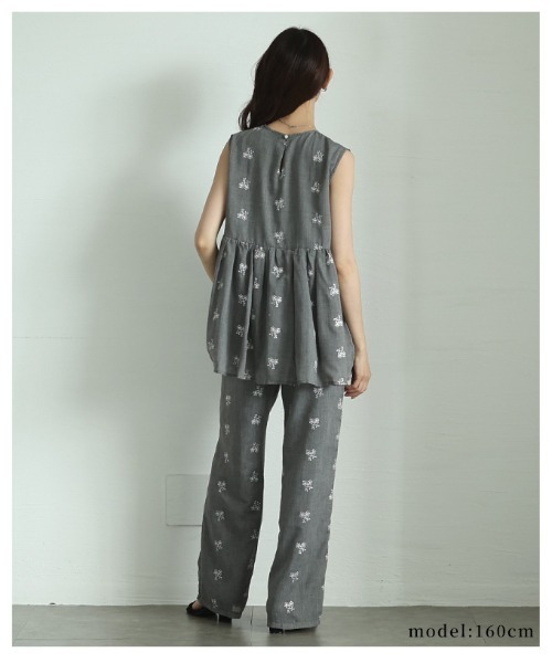 Sawa a la mode(サワアラモード)の「ミニフラワー刺繍セミワイドパンツ(その他パンツ・レディース・グレー/ブラック・FREE)」の18枚目の写真