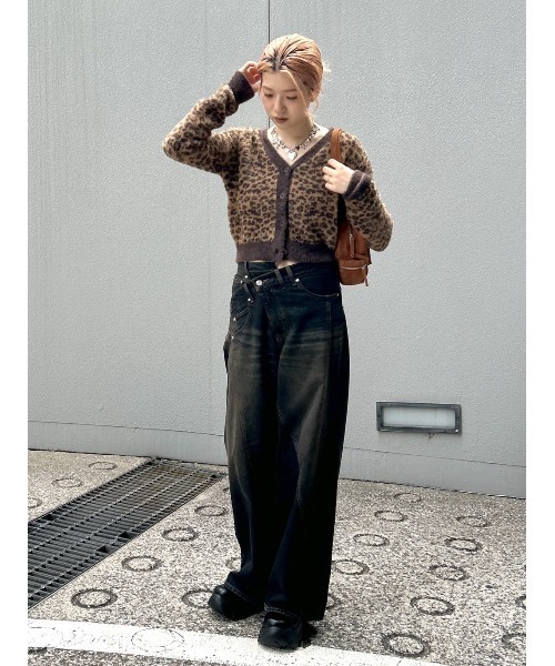 SLY（スライ）の「MINI SHAGGY V/N CD ミニ シャギー Vネック カーディガン 秋服（カーディガン/ボレロ・レディース・アイボリー/ブラウン系その他2/ライトブラック・FREE）」の22枚目の写真