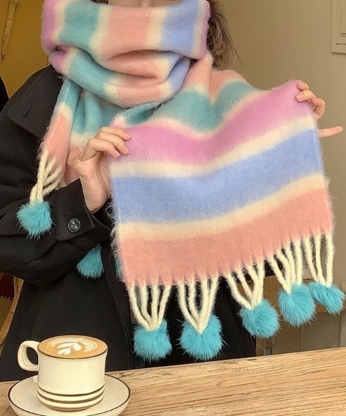 SHEPP(シープ)の「ポンポン付き マルチボーダーストールマフラー(マフラー・レディース・オレンジ/パープル/ブラック/ピンク・F)」の9枚目の写真
