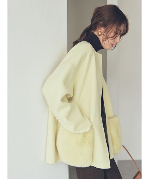 Mila Owen(ミラオーウェン)の「【WEB限定カラー】2wayファーポケットリバーコート(チェスターコート・レディース・イエロー/キャメル/アイボリー/グレー・0/1)」の3枚目の写真