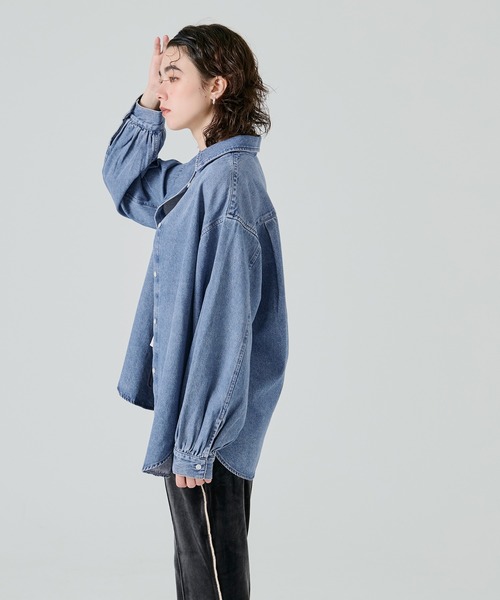 coca(coca)(コカ)の「ボリュームスリーブデニムシャツ(シャツ/ブラウス・レディース・ブルー・M/L/S)」の2枚目の写真