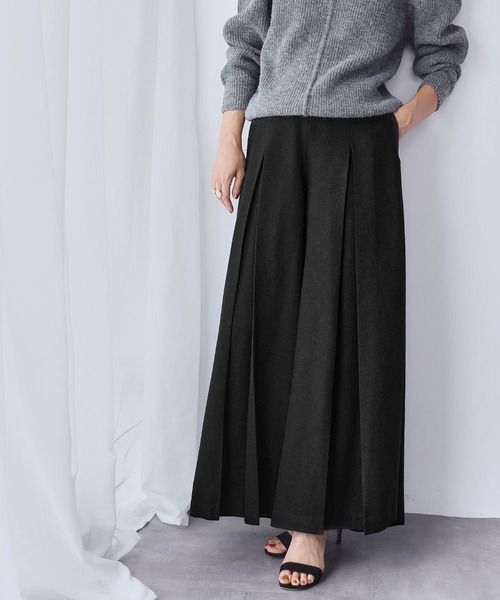 ELFRANK(エルフランク)の「インパーテッドタック フレア ワイドパンツ【洗える】(その他パンツ・レディース・オフホワイト/ブラック・M/L)」の9枚目の写真