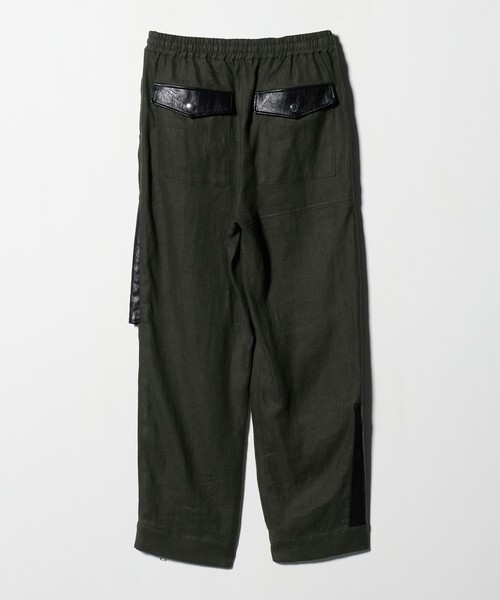 muller of yoshiokubo（ミュラーオブヨシオクボ）の「＜muller of yoshiokubo＞レザーライクポケット ジップパンツ（その他パンツ・レディース・オリーブ・36）」の2枚目の写真