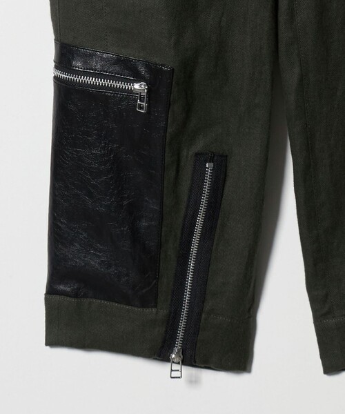 muller of yoshiokubo（ミュラーオブヨシオクボ）の「＜muller of yoshiokubo＞レザーライクポケット ジップパンツ（その他パンツ・レディース・オリーブ・36）」の7枚目の写真