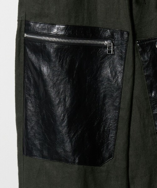 muller of yoshiokubo（ミュラーオブヨシオクボ）の「＜muller of yoshiokubo＞レザーライクポケット ジップパンツ（その他パンツ・レディース・オリーブ・36）」の9枚目の写真