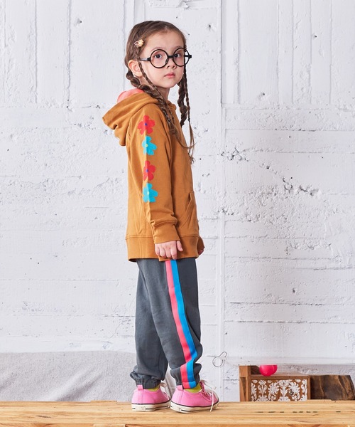 MARKEY'S（マーキーズ）の「ソデプリントパーカー（パーカー・キッズ・キャメル/パープル/ブラック/ターコイズブルー・80/90/95/100/110/120/130/140/150）」の6枚目の写真