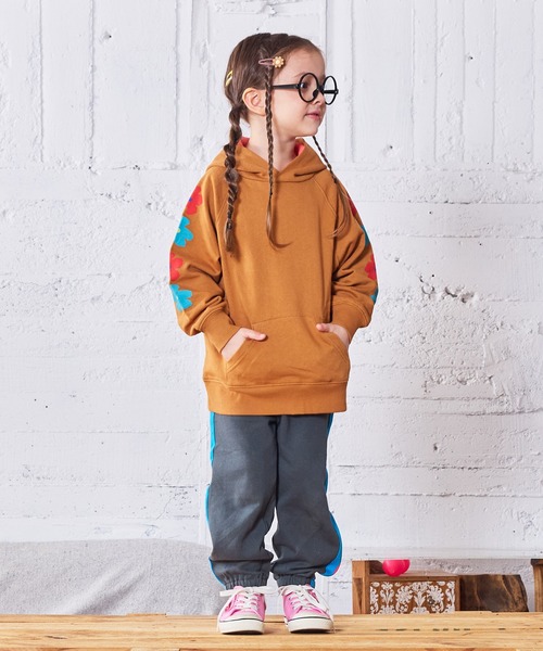 MARKEY'S（マーキーズ）の「ソデプリントパーカー（パーカー・キッズ・キャメル/パープル/ブラック/ターコイズブルー・80/90/95/100/110/120/130/140/150）」の10枚目の写真