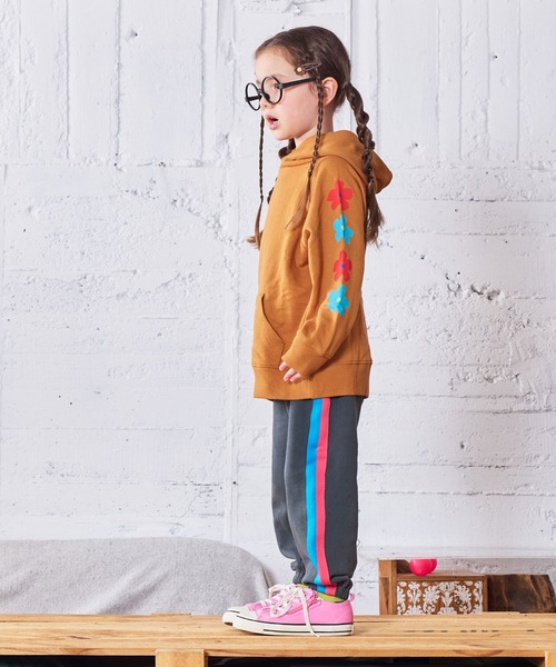 MARKEY'S（マーキーズ）の「ソデプリントパーカー（パーカー・キッズ・キャメル/パープル/ブラック/ターコイズブルー・80/90/95/100/110/120/130/140/150）」の8枚目の写真