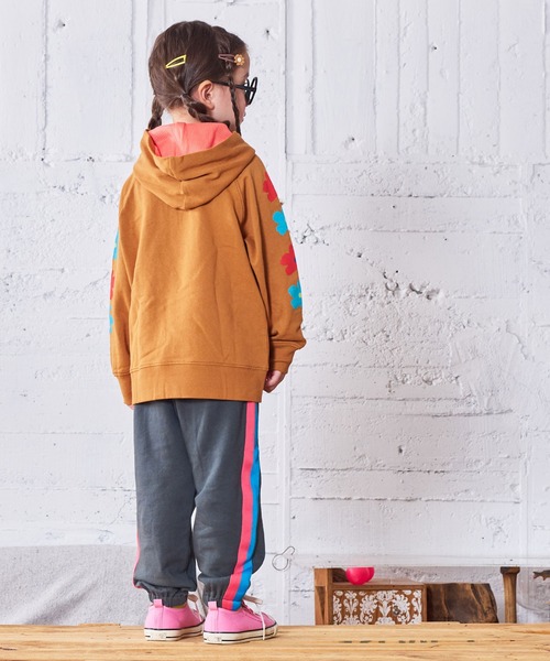 MARKEY'S（マーキーズ）の「ソデプリントパーカー（パーカー・キッズ・キャメル/パープル/ブラック/ターコイズブルー・80/90/95/100/110/120/130/140/150）」の12枚目の写真