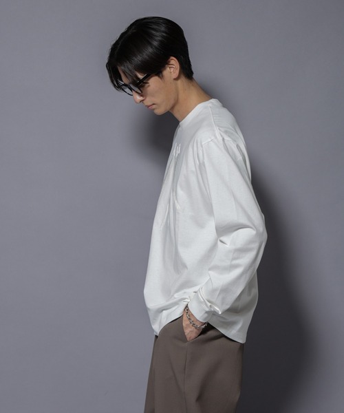 NANO universe（ナノユニバース）の「フェザー エンブロイダリー ロングスリーブTシャツ（Tシャツ/カットソー・メンズ・ホワイト/ブラック・L/M）」の4枚目の写真