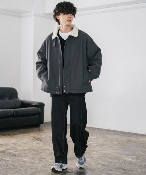 Rocky Monroe(ロッキーモンロー)の「オーバーサイズ 裏ボアメルトン2WAYショートジャケット/ベルトストラップ付きスタンドネック短丈ブルゾン(ブルゾン・メンズ・チャコール/ブラック系/ブラウン/ブラック・M/L/XL)」の5枚目の写真