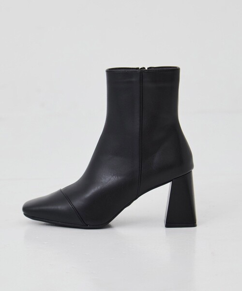 UNITED TOKYO（ユナイテッドトウキョウ）の「クッションスリムショートブーツ｜美脚見え/疲れにくい/オフィスカジュアル/通勤/オケージョン/春服（ブーツ・レディース・ブラック・1/2）」の5枚目の写真