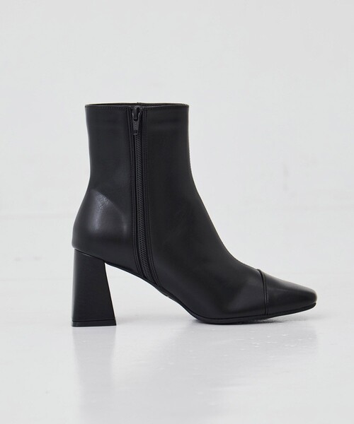 UNITED TOKYO（ユナイテッドトウキョウ）の「クッションスリムショートブーツ｜美脚見え/疲れにくい/オフィスカジュアル/通勤/オケージョン/春服（ブーツ・レディース・ブラック・1/2）」の3枚目の写真